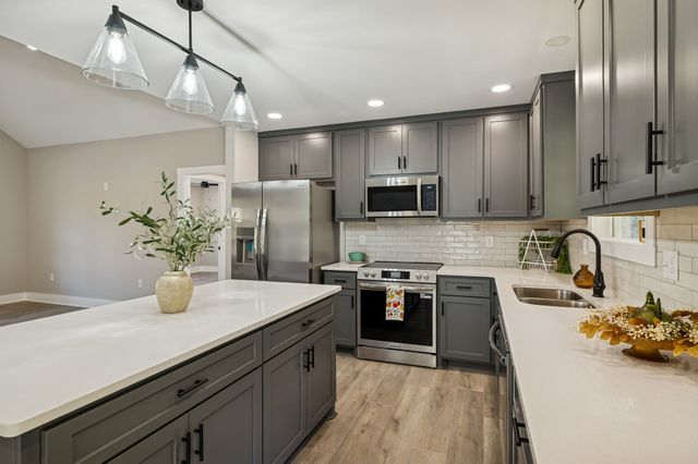 105 Agee Branch Ln, Hickman, TN 38567