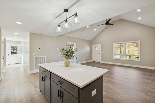 105 Agee Branch Ln, Hickman, TN 38567