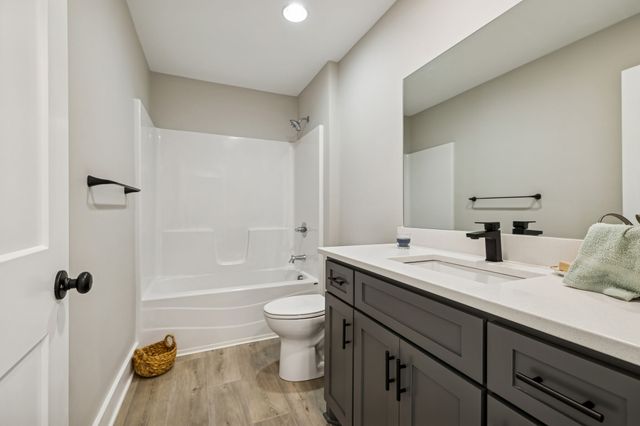 105 Agee Branch Ln, Hickman, TN 38567