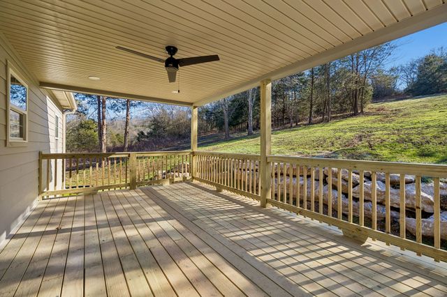 105 Agee Branch Ln, Hickman, TN 38567