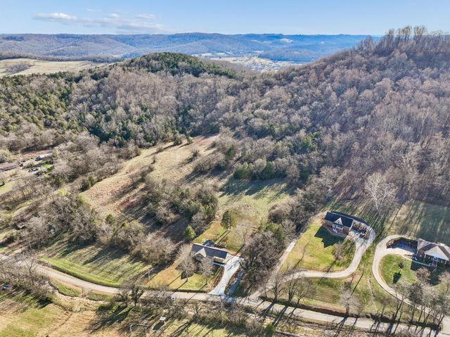 105 Agee Branch Ln, Hickman, TN 38567