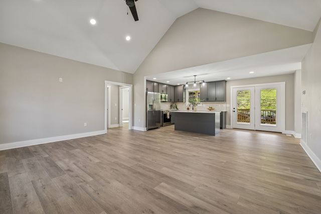 105 Agee Branch Ln, Hickman, TN 38567