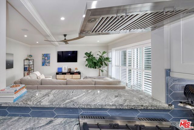 2021 California Avenue 20, Santa Monica, CA 90403