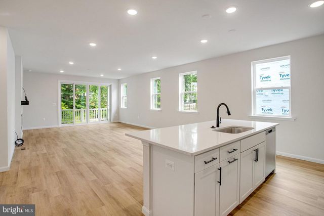 35599 PINE NEEDLE LN, Locust Grove, VA 22508