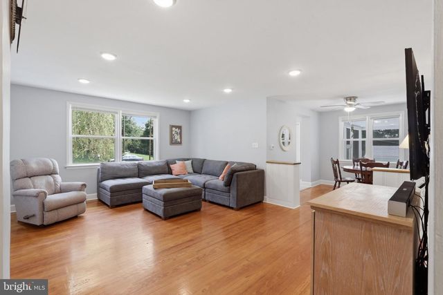9740 GARIS SHOP RD, Hagerstown, MD 21740