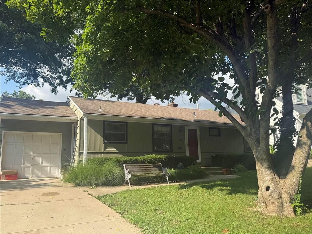 7155 Cherokee Drive, Prairie Village, KS 66208