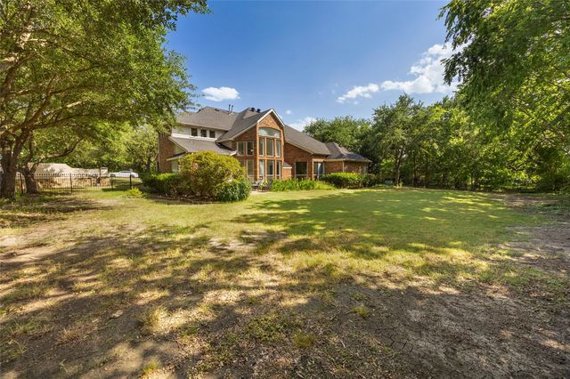 201 Stanford Court, Heath, TX 75032