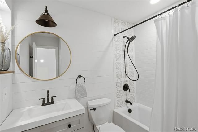 8512 Union Circle, Arvada, CO 80005