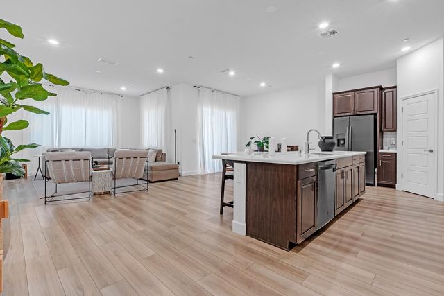 5913 Vantage St, Sacramento, CA 95835