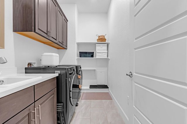 5913 Vantage St, Sacramento, CA 95835