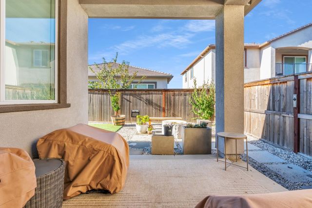 5913 Vantage St, Sacramento, CA 95835