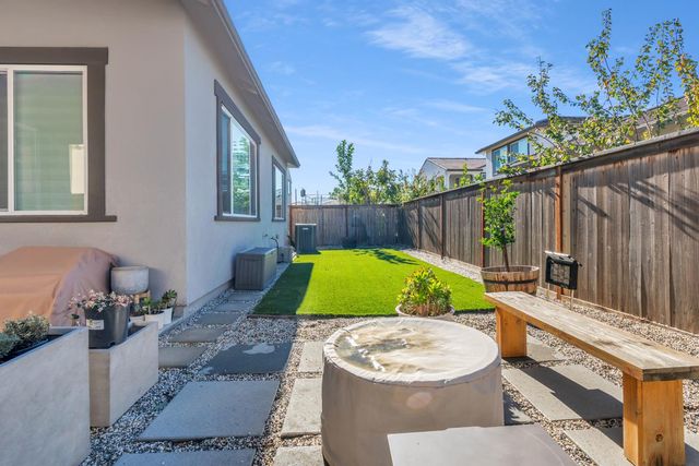 5913 Vantage St, Sacramento, CA 95835