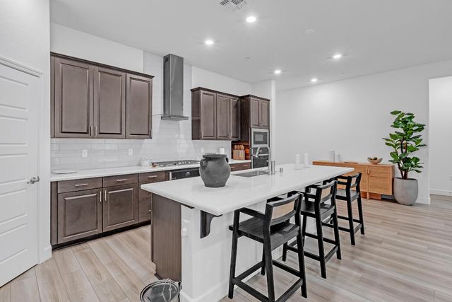 5913 Vantage St, Sacramento, CA 95835