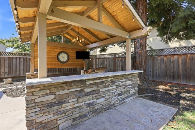1301 Peregrine Drive, Gilroy, CA 95020