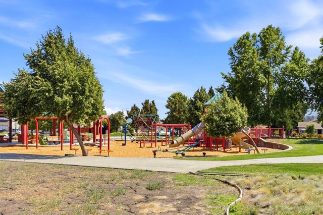 1301 Peregrine Drive, Gilroy, CA 95020