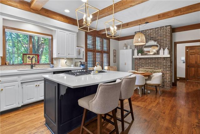11012 Buena Vista Street, Leawood, KS 66211