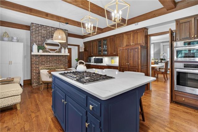 11012 Buena Vista Street, Leawood, KS 66211