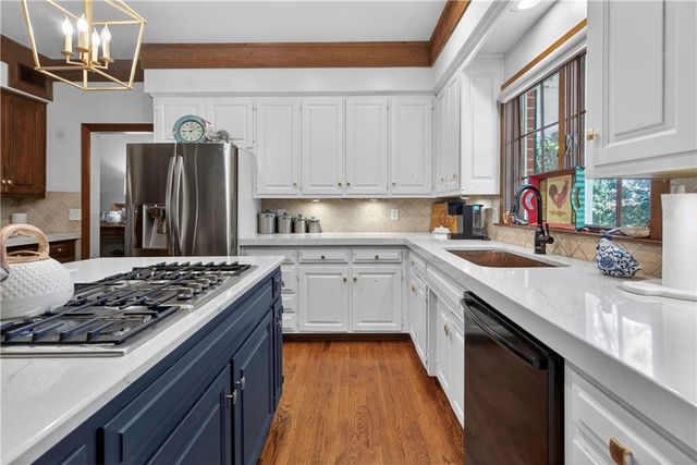 11012 Buena Vista Street, Leawood, KS 66211