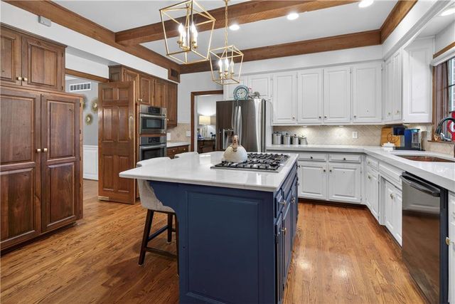 11012 Buena Vista Street, Leawood, KS 66211