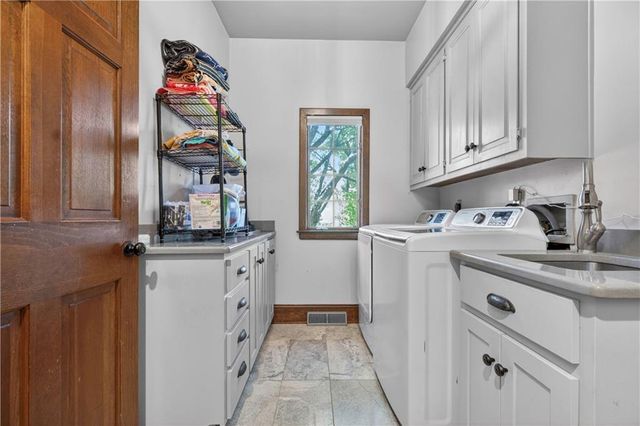 11012 Buena Vista Street, Leawood, KS 66211