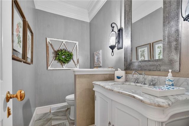 11012 Buena Vista Street, Leawood, KS 66211