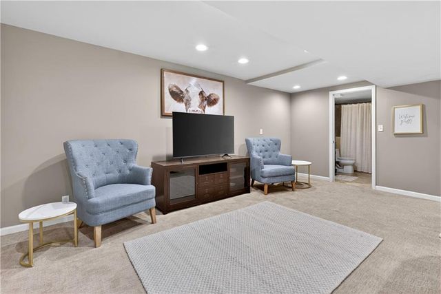 11012 Buena Vista Street, Leawood, KS 66211