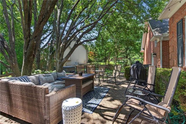 11012 Buena Vista Street, Leawood, KS 66211