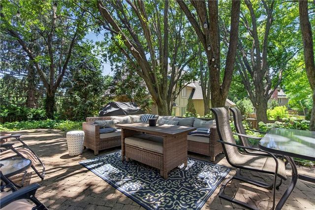 11012 Buena Vista Street, Leawood, KS 66211