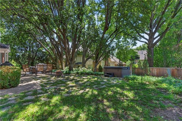 11012 Buena Vista Street, Leawood, KS 66211