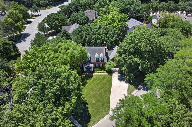 11012 Buena Vista Street, Leawood, KS 66211