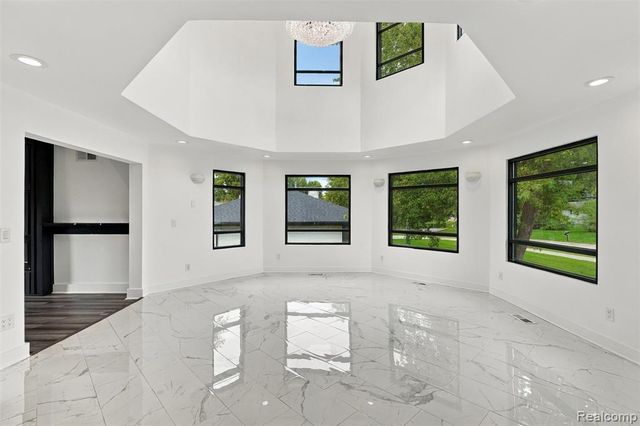 27507 Bell Road, Southfield, MI 48034
