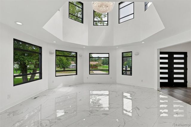27507 Bell Road, Southfield, MI 48034