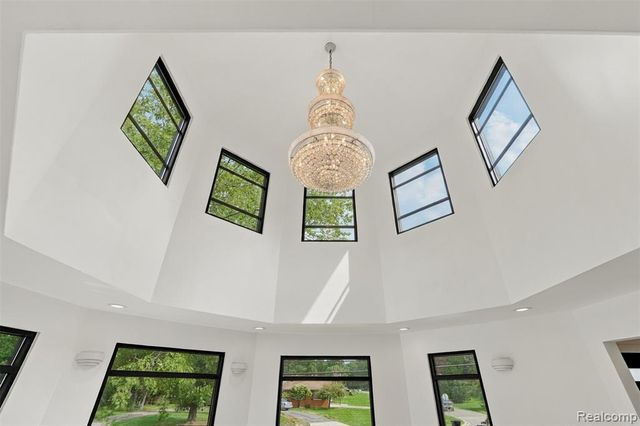 27507 Bell Road, Southfield, MI 48034