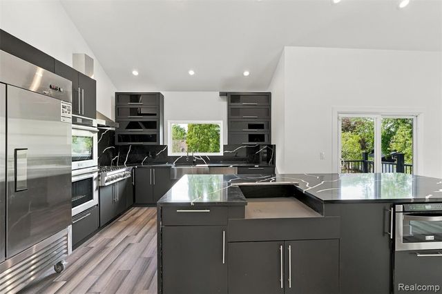 27507 Bell Road, Southfield, MI 48034