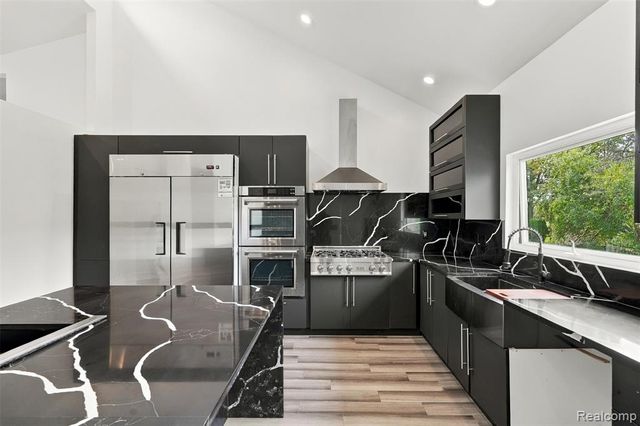 27507 Bell Road, Southfield, MI 48034