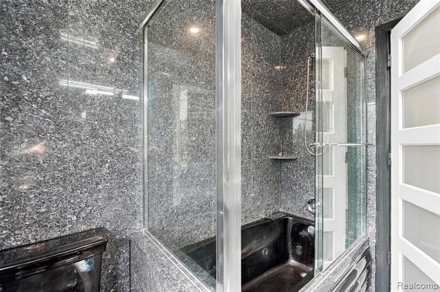 27507 Bell Road, Southfield, MI 48034