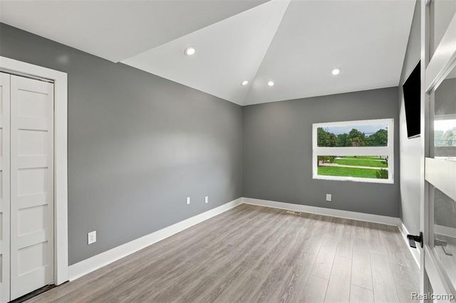 27507 Bell Road, Southfield, MI 48034