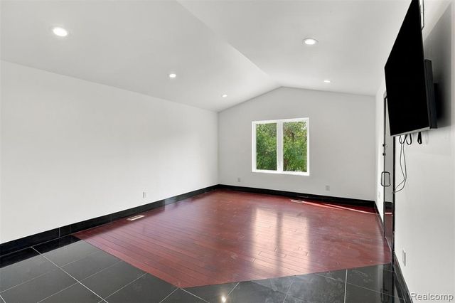 27507 Bell Road, Southfield, MI 48034