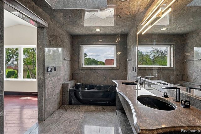 27507 Bell Road, Southfield, MI 48034