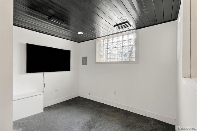 27507 Bell Road, Southfield, MI 48034