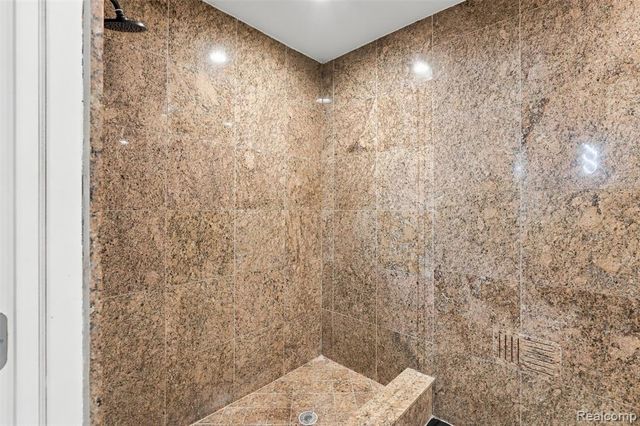27507 Bell Road, Southfield, MI 48034