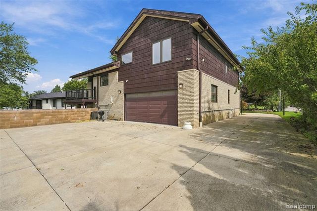27507 Bell Road, Southfield, MI 48034