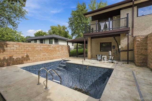 27507 Bell Road, Southfield, MI 48034