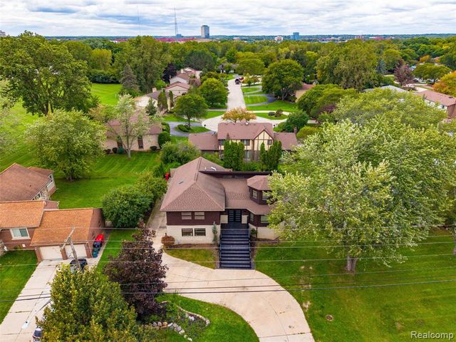 27507 Bell Road, Southfield, MI 48034