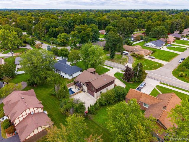 27507 Bell Road, Southfield, MI 48034
