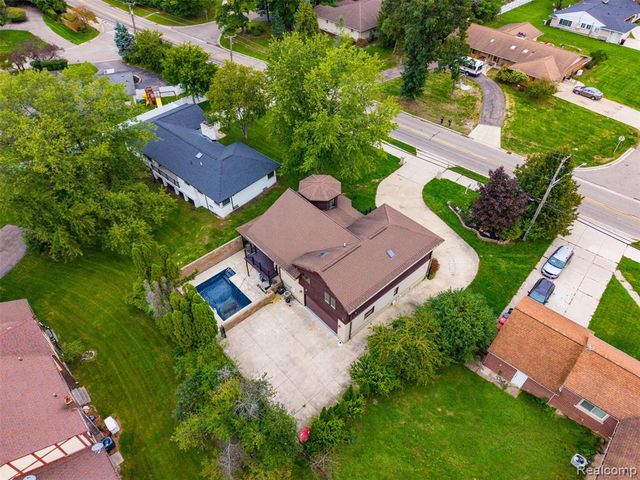 27507 Bell Road, Southfield, MI 48034