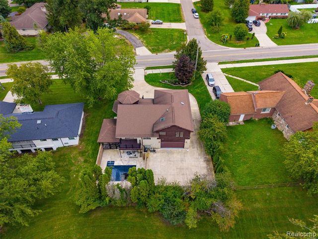 27507 Bell Road, Southfield, MI 48034
