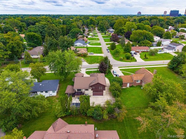 27507 Bell Road, Southfield, MI 48034