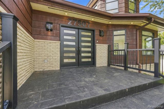 27507 Bell Road, Southfield, MI 48034