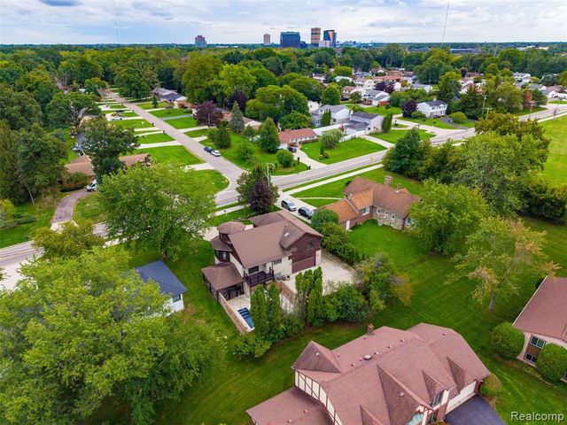 27507 Bell Road, Southfield, MI 48034